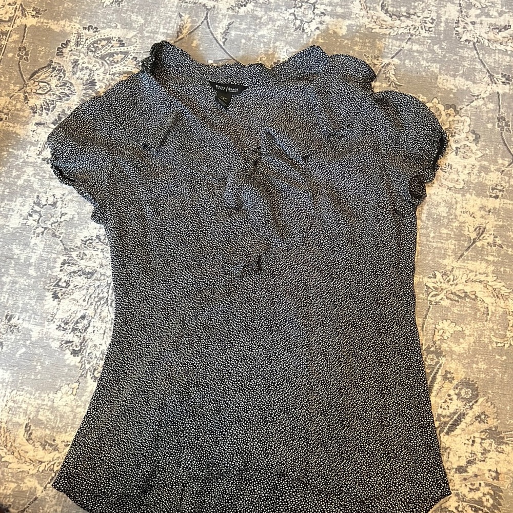 Silk White House black market short sleeve top